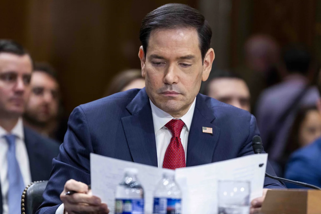Marco Rubio acusa a Cuba de patrocinar el terrorismo y albergar inteligencia china y rusa. Fuente: Yahoo Noticias
